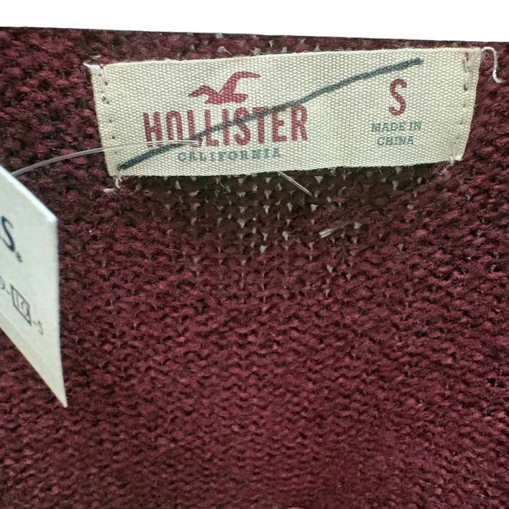 Hollister Womens Burgundy Bear Graphic V-Neck Knit Sweater Size S Long Sleeve - Picture 5 of 8